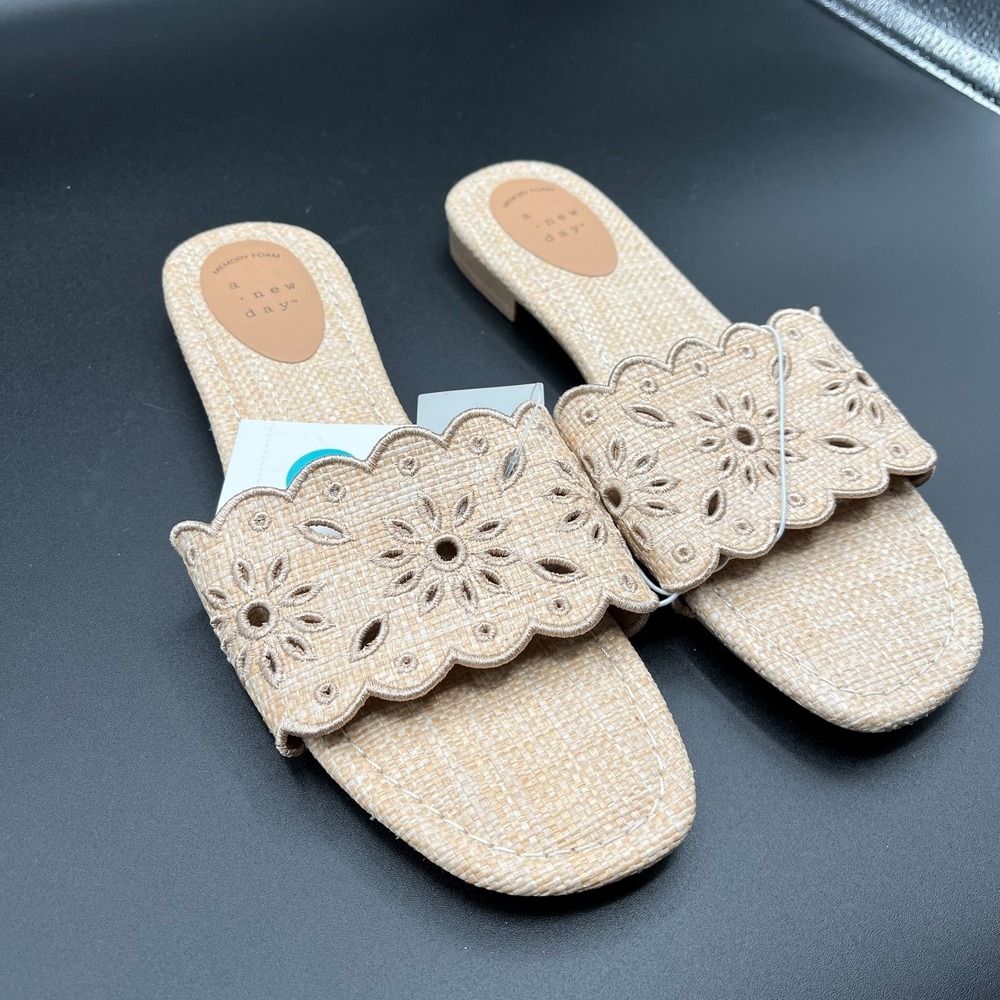 A New Day Cecile Slide Sandals Womens 8 Natural Scalloped Memory Foam Square Toe